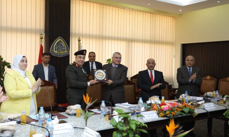 جامعة الزقازيق يتقدم تهنى رئيس الجمهورية والشعب المصرى بأعياد الميلاد المجيدة 1 IMG 20221228 WA0005