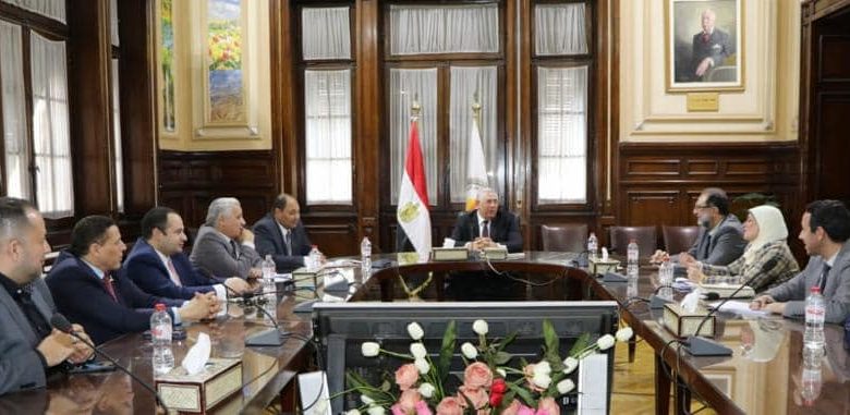 وزير الزراعة يبحث مع رئيس هيئة سلامة الغذاء الالتزام بإجراءات سلامة الغذاء في التصدير والاستيراد 1 unnamed file