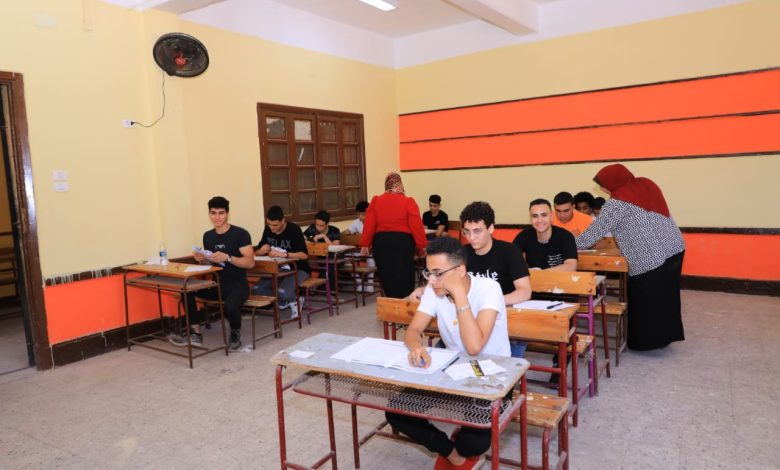 وكيل تعليم القاهرة يتفقد الامتحانات بمدرسة اسماعيل القبانى 1 IMG 20220620 WA00321