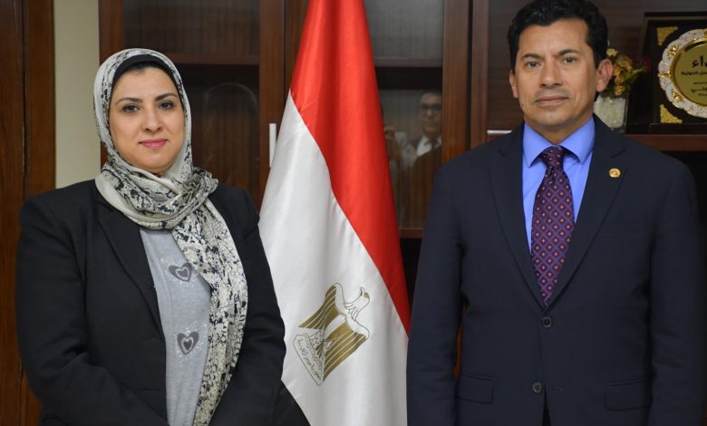 وزير الشباب والرياضة يكرم الإدارة العامة للمراجعة الداخلية والحوكمة بالوزارة 4 IMG 20230101 WA0059