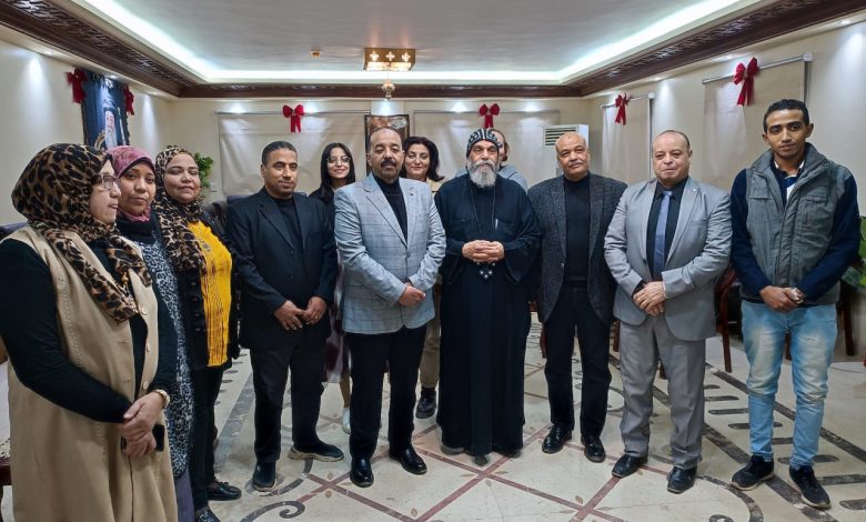 وفد حزب مصر الحديثة: يزور أسقف الكاتدرائية بأسوان لتقديم التهنئة بعيد الميلاد 1 IMG 20230110 WA0033