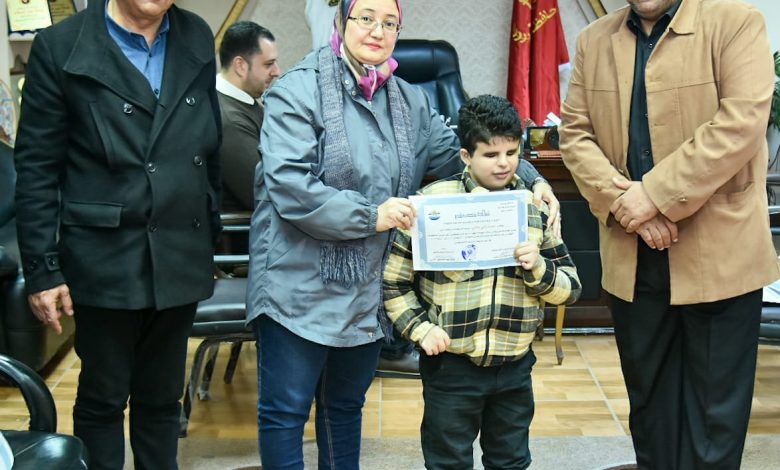 وكيل تعليم بور سعيد تكرم 4 طلاب من مدرسة النور للمكفوفين 1 IMG 20230110 WA0087