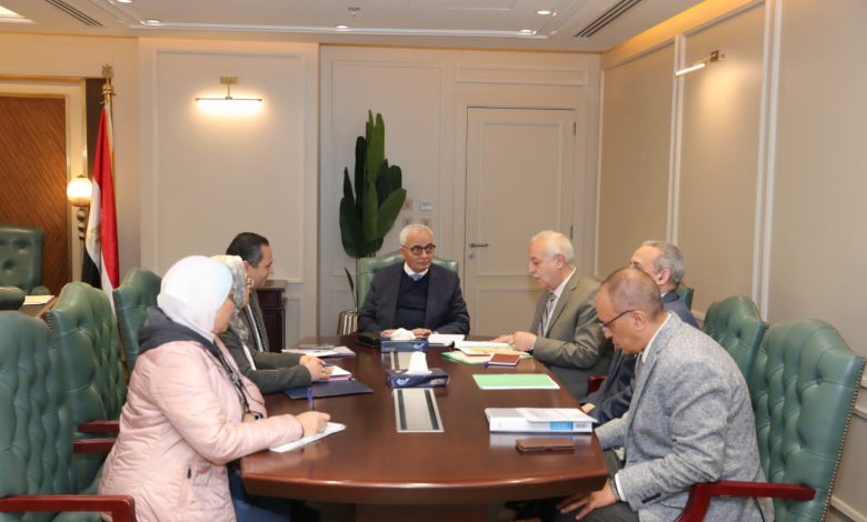 التعليم تناقش خطة هيئة الأبنية التعليمية للتوسع فى مدارس النيل 1 IMG 20230119 WA0042