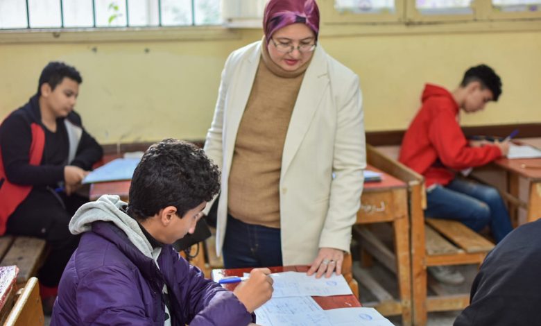 وكيل تعليم بور سعيد تتفقد عددا من لجان امتحانات الاعدادية وتتابع انتظام سيرها 4 IMG 20230122 WA0083