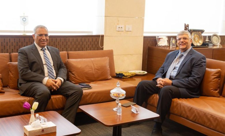 رئيس الجامعة المصرية اليابانية يستقبل المدير التنفيذي لهيئة تمويل العلوم والتكنولوجيا 1 IMG 20230126 WA0034