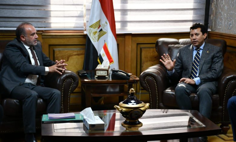 وزير الشباب والرياضة يستقبل رئيس الاتحاد المصري للسلاح لمناقشة خطة لاتحاد 3 IMG 20230130 WA0052 1