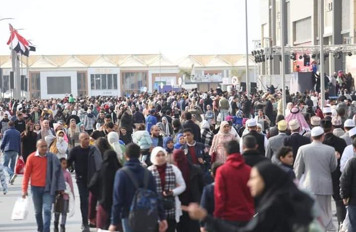 إقبال غير مسبوق على معرض الكتاب.. أكثر من نصف مليون زائر باليوم التاسع 5 FB IMG 1675530007555