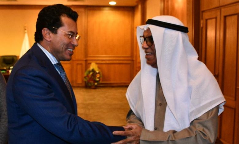 وزير الرياضة يبحث آليات التعاون مع رئيس الاتحاد العربى للجمباز 5 IMG 20230202 WA0025