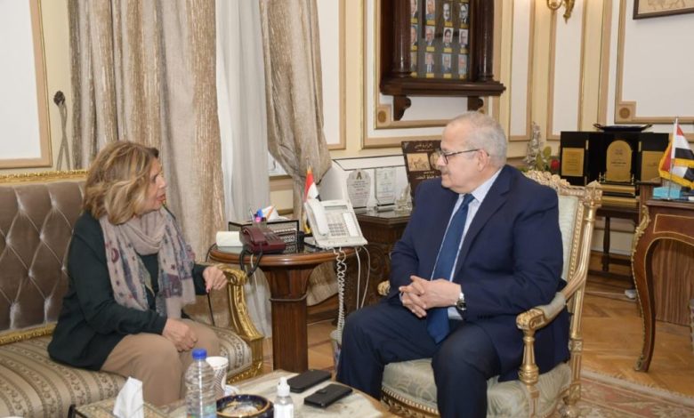 د. الخشت يلتقى رئيسة المجلس القومي لحقوق الإنسان 1 IMG 20230207 WA0084