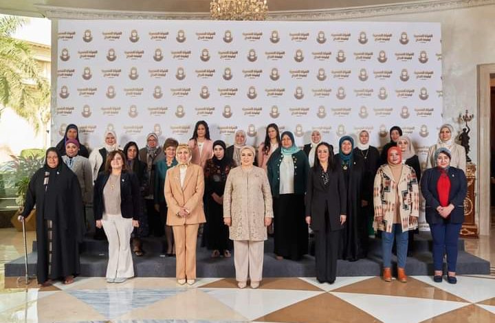 انتصار السيسي فى اليوم العالمى للمراة ادعوا الشابات المصريات للتمسك بأحلامهن 4 FB IMG 1677957355331 1