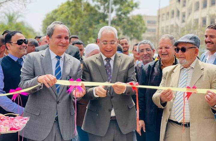 رئيس جامعة المنيا يفتتح معرض زهور الربيع بالمشتل التعليمي لكلية الزراعة 4 FB IMG 1679902351970
