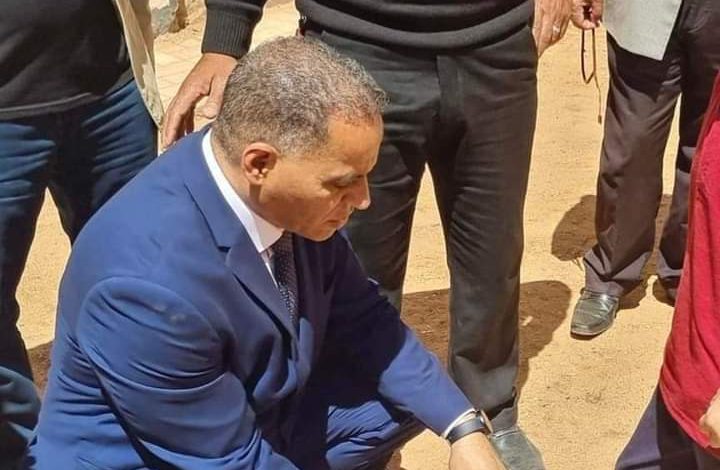 وكيل تعليم أسيوط يجبر بخاطر تلميذ ويشترى له كوتش. 3 FB IMG 1679960176378