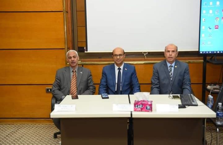 رئيس جامعة أسيوط يوجه بضرورة مواصلة العمل وفق استراتيجية الجامعة وتطبيق معايير الجودة 4 FB IMG 1679962757475