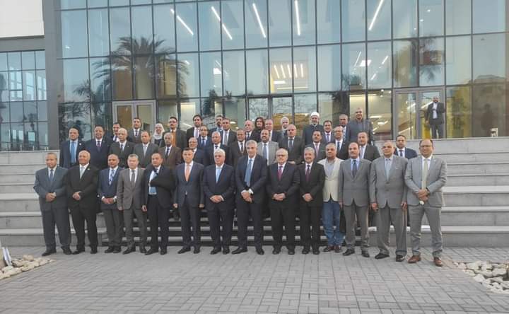 صورة جماعية لاعضاء المجلس الأعلى للجامعات مع وزير التعليم العالى 2 FB IMG 1679993766166