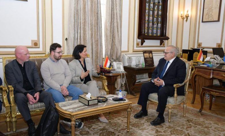 د.الخشت يستقبل وفد مؤسسة AQAS الألمانى للاعتماد الدولي لكلية الإعلام 3 IMG 20230307 WA0021 1