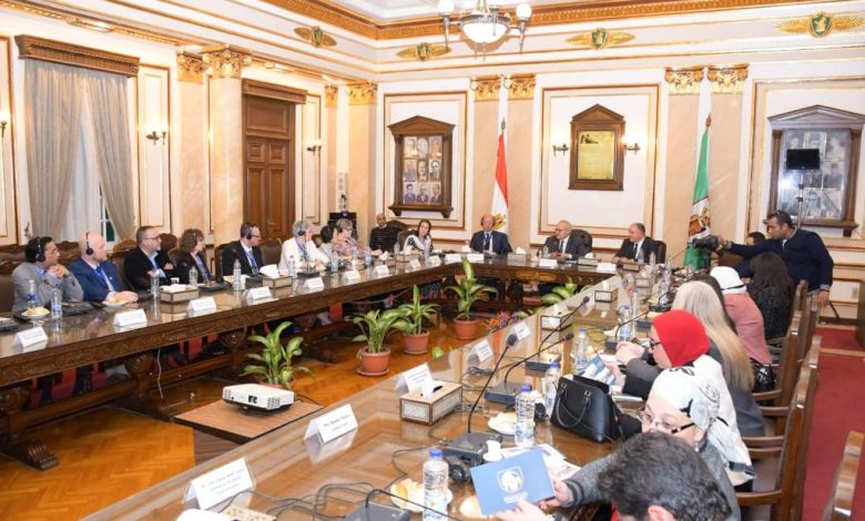 د. الخشت يلتقى وفدا من رؤساء جامعات أمريكية لبحث التعاون الأكاديمى والبحثي بين جامعة القاهرة والجامعات الأمريكية 1 IMG 20230313 WA0052 1