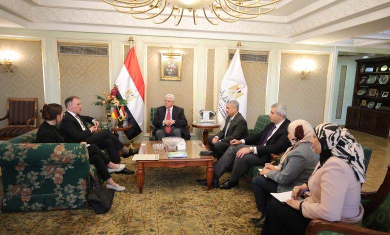 وزير التعليم العالي يلتقي مفوض السياسات العلمية بوزارة الخارجية الألمانية 1 IMG 20230313 WA0056 1