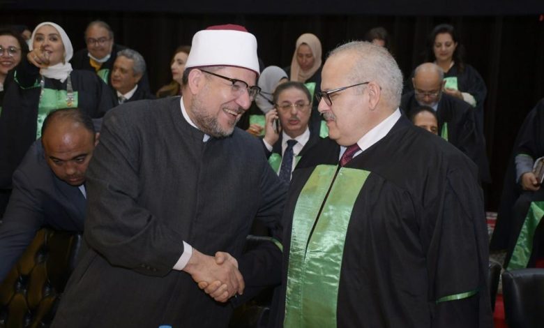 د. الخشت ووزير الأوقاف يشهدان حفل تخريج الدفعة 189 من طب القاهرة 5 IMG 20230315 WA0149 1