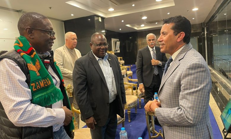 وزير الرياضة يؤازر المنتخب الاوليمبي في مباراته امام زامبي 3 IMG 20230322 WA0219