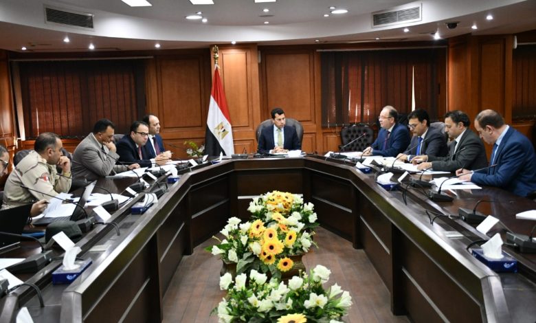 وزير الشباب والرياضة يناقش خطة إدارة وتشغيل مدينة مصر الدولية للألعاب الأوليمبية 5 IMG 20230326 WA0029