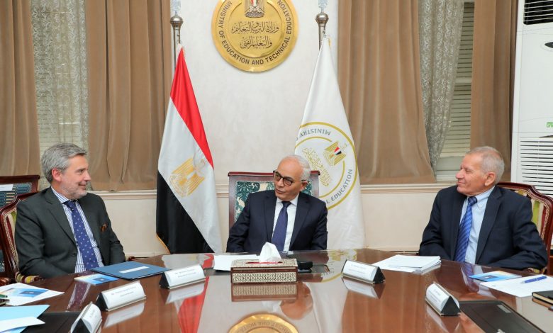 وزير التعليم يبحث مع سفير إيطاليا بالقاهرة أوجه التعاون المشترك لتطوير التعليم قبل الجامعي 3 IMG 20230327 WA0072