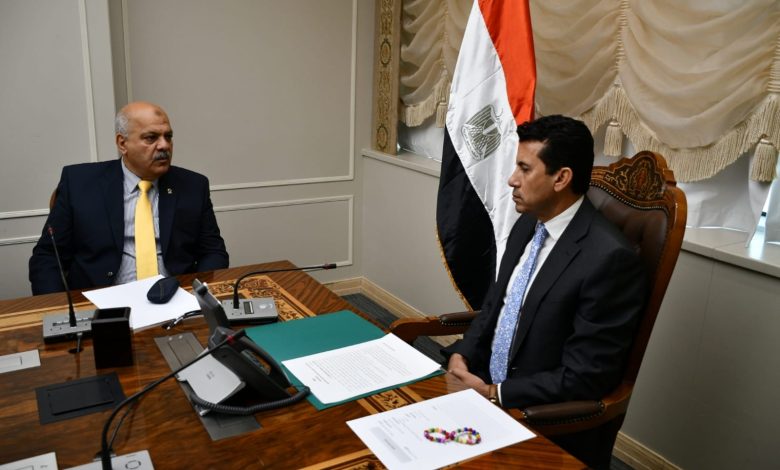 وزير الرياضة يناقش مع رئيس اتحاد الرماية استعدادات استضافة بطولة العالم. 4 IMG 20230328 WA0100