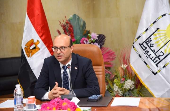 تعينات قيادية جديدة بجامعة اسيوط 1 FB IMG 1681159564802