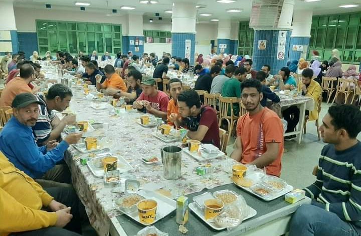 مدن سوهاج الجامعية تنظم حفل إفطار جماعي لأبنائها الطلبة والطالبات 4 FB IMG 1681355711531