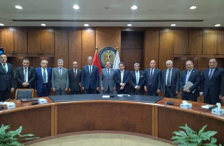 الملا يتابع إجراءات وخطط رفع الكفاءة التشغيلية لشركات الإنتاج البترولى ذات المعدلات الإنتاجية الصغرى 1 FB IMG 1681497447073