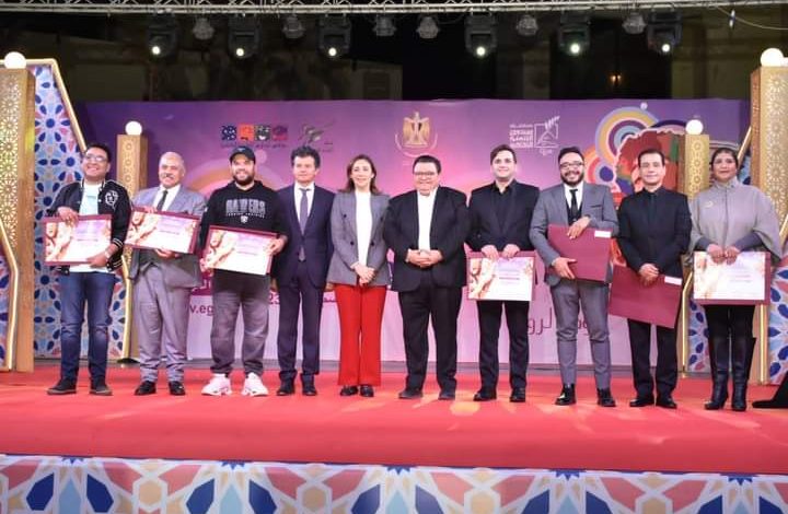 وزيرة الثقافة تشهد حفل ختام وتوزيع جوائز "مواسم شباب المسرح الجامعى" 5 FB IMG 1681584083406