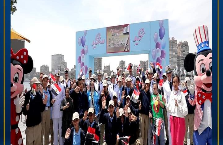 شباب وطلائع المناطق الحضارية الجديدة يستقبلون قوافل كلنا واحد لوزارة الداخلية فى العيد 3 FB IMG 1682365912042