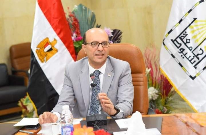 مجلس جامعة اسيوط يستعرض لوائح عدد من البرامج بنظام الساعات المعتمدة 3 IMG 20230427 WA0102