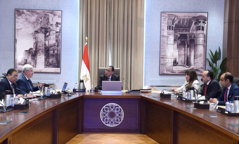 رئيس الوزراء يتابع مع وزير التعليم العالي موقف الطلاب المصريين الدارسين بالجامعات السودانية 1 IMG 20230427 WA0128