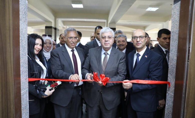 زير التعليم العالي يفتتح فرع هيئة تمويل العلوم والتكنولوجيا والابتكار بجامعة أسيوط 1 IMG 20230430 WA0064