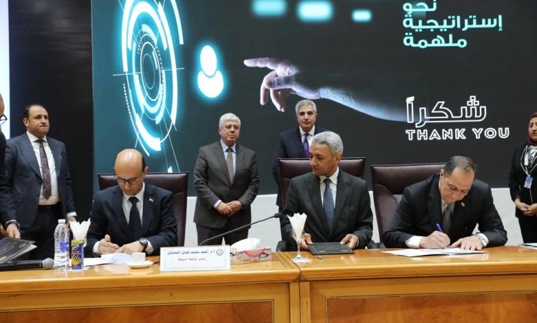 وزير التعليم العالي يشهد توقيع عدة بروتوكولات لتحالف إقليم وسط الصعيد بين جامعة أسيوط والمؤسسات الإنتاجية الصناعية والزراعية 3 IMG 20230430 WA0075