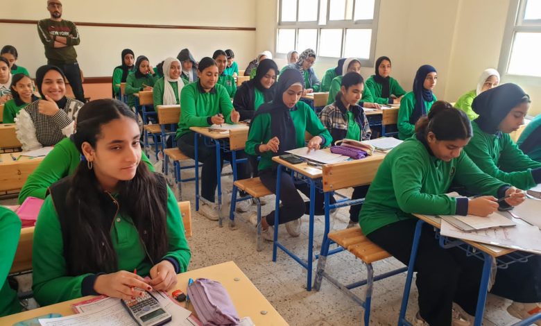 110215 طالب يؤدون امتحانات نهاية الفصل الدراسي الثاني بجميع المراحل التعليمية ببورسعيد 5 IMG 20230506 WA0027