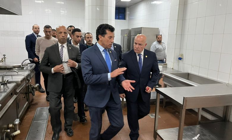 وزير الرياضة يطمئن على الحالة الصحية المصابين بتسمم بمركز التعليم المدني بالجزيرة 5 IMG 20230510 WA0081