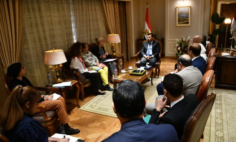 وزير الشباب والرياضة يستقبل ممثل صندوق الأمم المتحدة لبحث أوجه التعاون المشترك 5 IMG 20230514 WA0175