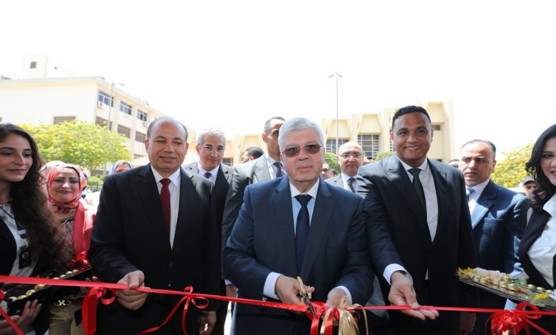 عاشور يتفقد جامعة المنصورة ويفتتح عدة مشروعات تعليمية وخدمية بالجامعة 4 IMG 20230520 WA0043