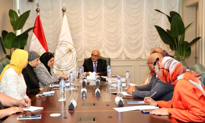 وزير التربية والتعليم يستعرض جهود وإنجازات الادارة المركزية لشئون المعلمين 1 IMG 20230524 WA0174