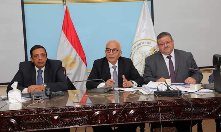 وزير التربية والتعليم يتابع سير امتحانات الدبلومات الفنية من غرفة العمليات المركزية بالوزارة 1 IMG 20230529 WA0121