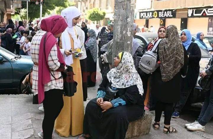 الحب والدعاء.. عنوان اولياء الامور فى امتحانات الثانوية 3 FB IMG 1686607916299