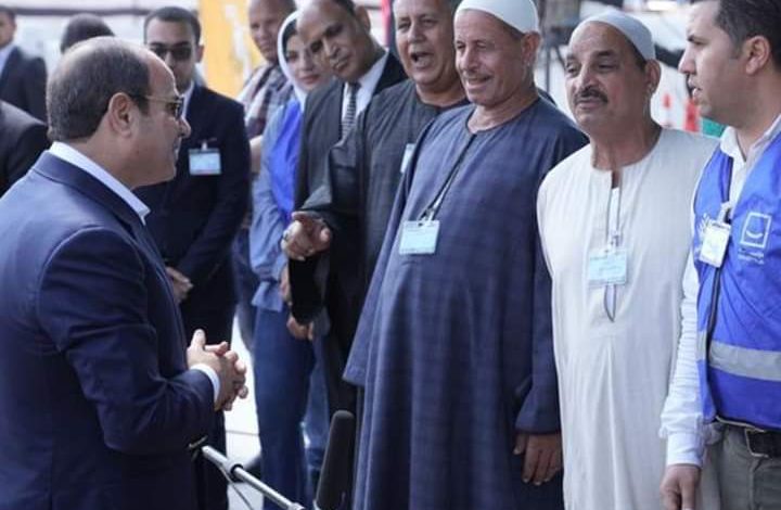 عاجل: الرئيس السيسي يتوقف خلال جولته ويدير حواراً مع حشد من المواطنين بقرية الأبعادية بالبحيرة. 3 FB IMG 1686728552246