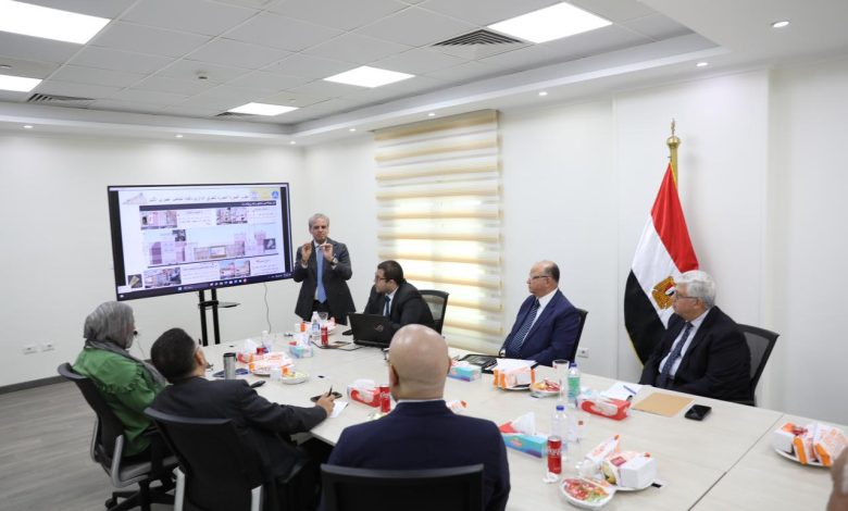 اجتماع لوزيري التعليم العالي والإسكان ومحافظي القاهرة والجيزة لبحث آليات تطوير الصورة البصرية للطريق الدائري 3 IMG 20230603 WA0113