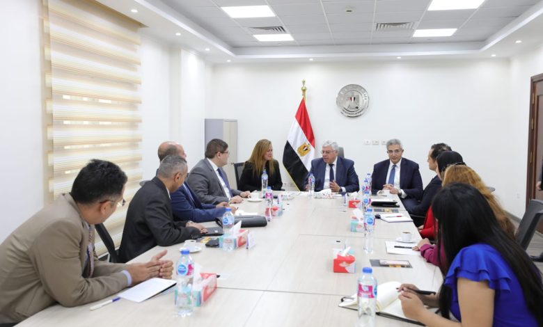 وزير التعليم العالي يلتقي ممثلي مبادرة "حياة كريمة" 1 IMG 20230607 WA0070