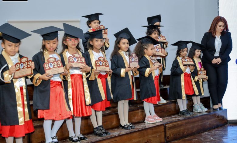 جامعة اسوان تشارك فى تخريج الدفعة الخامسة لمدارس النيل المصرية الدولية 3 IMG 20230609 WA0261