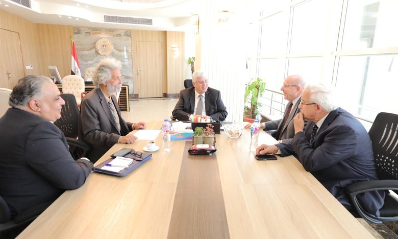 وزير التعليم العالي يبحث آليات التعاون المشترك مع نقيب الأطباء 1 IMG 20230610 WA0043