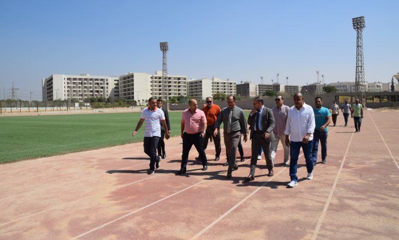 استعدادًا لأسبوع شباب الجامعات رئيس جامعة حلوان يتفقد الصالة المغطاة 3 IMG 20230615 WA0064