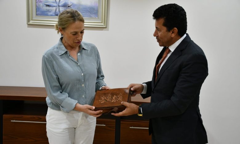 وزير الرياضة يلتقي رئيس الاتحاد الدولي للغوص لبحث استعدادات بطولة العالم للسباحة 1 IMG 20230619 WA0168