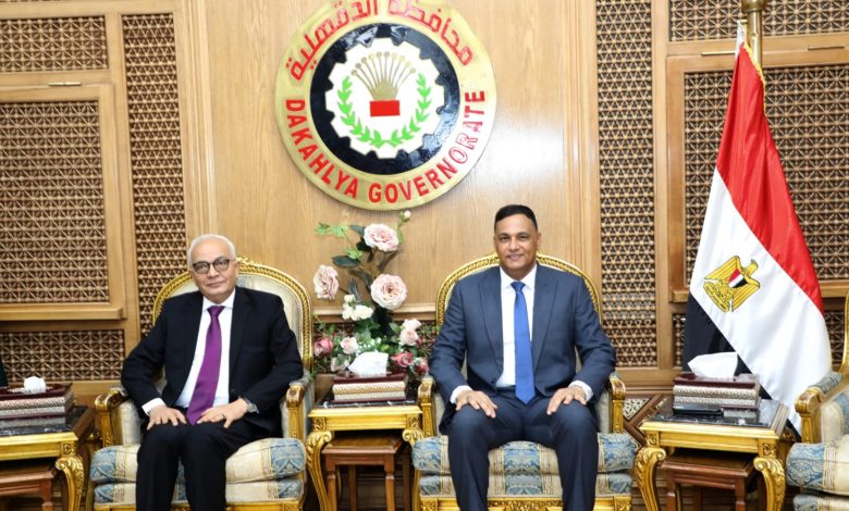 وزير التربية والتعليم يتابع امتحان الجغرافيا مكفوفين من مسقط راسه 1 IMG 20230624 WA0028